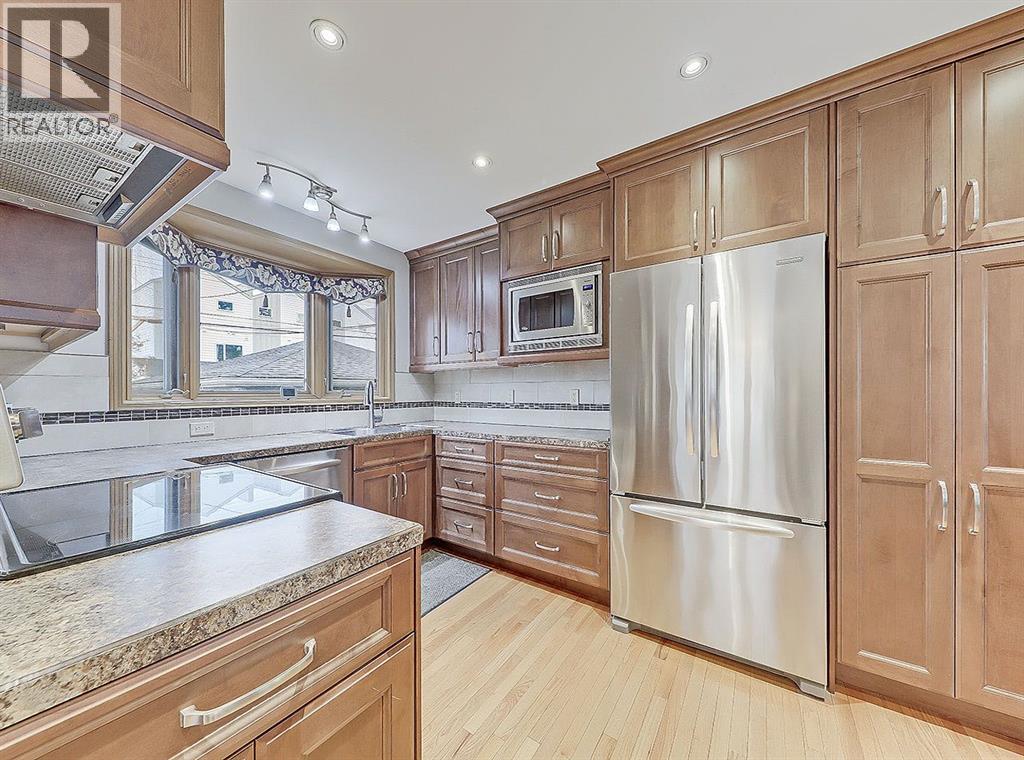 44 Granlea Place SW, Calgary, Alberta  T3E 4K2 - Photo 3 - A2285137