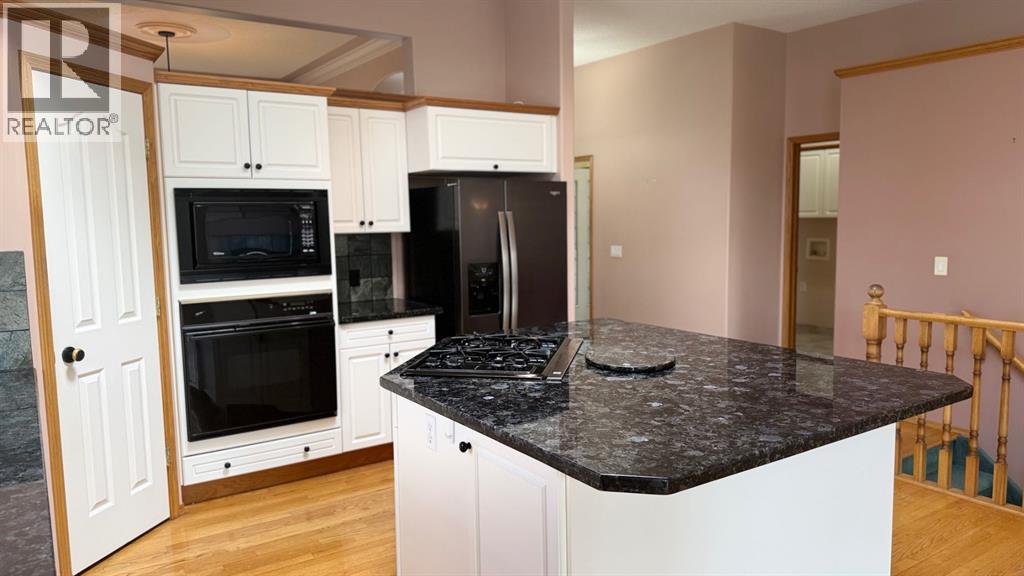 117 Woodpark Close SW, Calgary, Alberta  T2W 6H1 - Photo 6 - A2309782