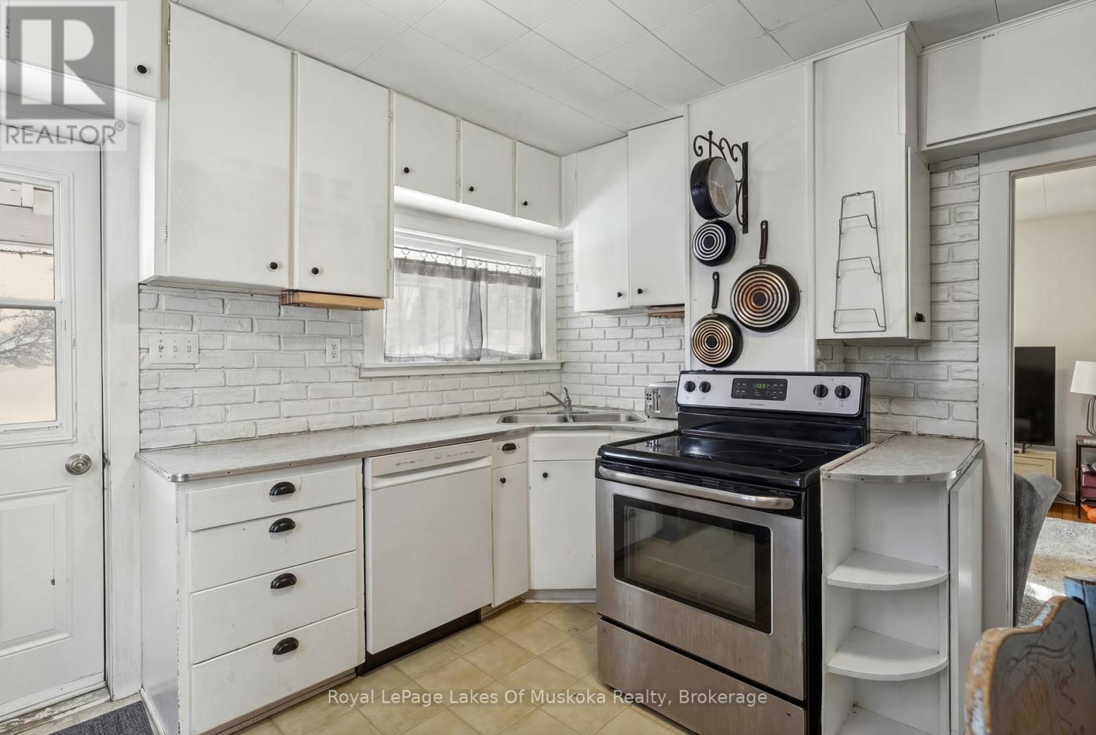 60 West Road W, Huntsville, Ontario  P1H 1L8 - Photo 6 - X12943630