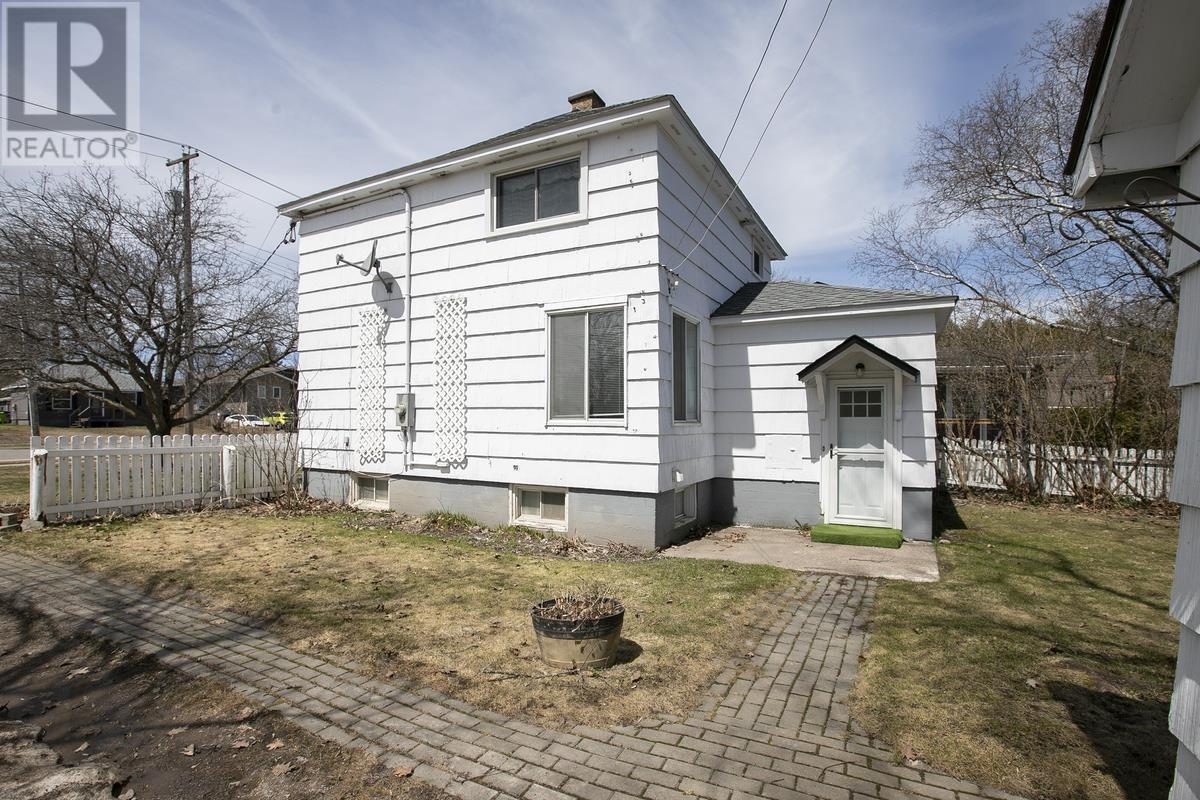 548 Lake St, Sault Ste. Marie, Ontario P6B 3L2 - Photo 5 - SM260820