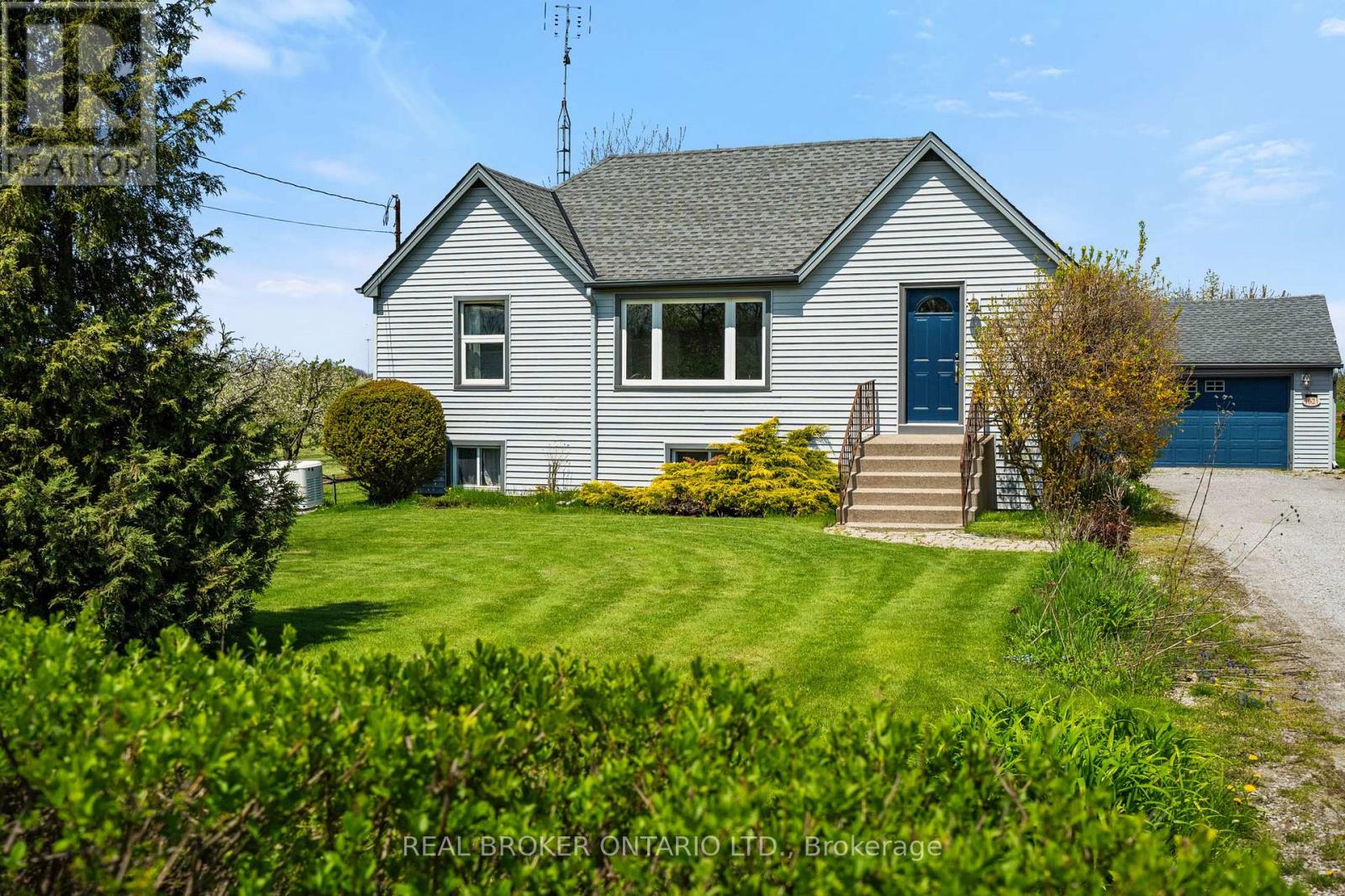 1621 Second Avenue, St. Catharines, Ontario  L2R 6P9 - Photo 3 - X12902092