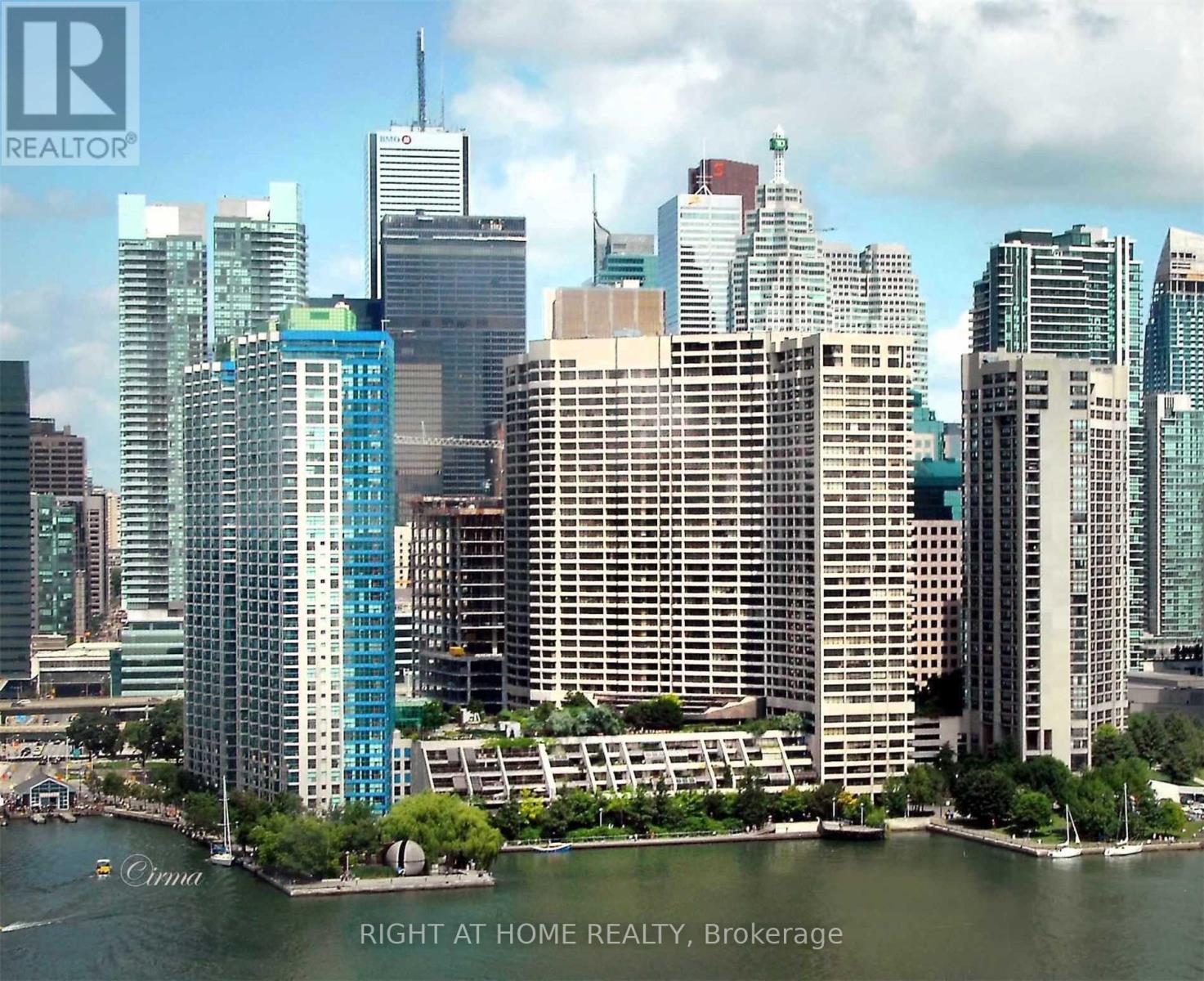 2009 - 65 HARBOUR SQUARE, Toronto, Ontario