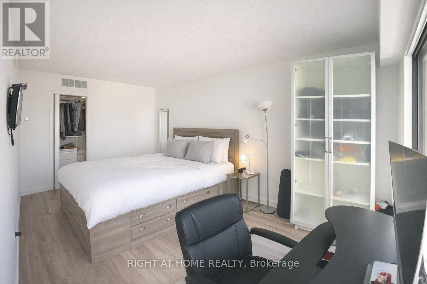 2009 - 65 Harbour Square, Toronto, Ontario  M5J 2L4 - Photo 7 - C13108204
