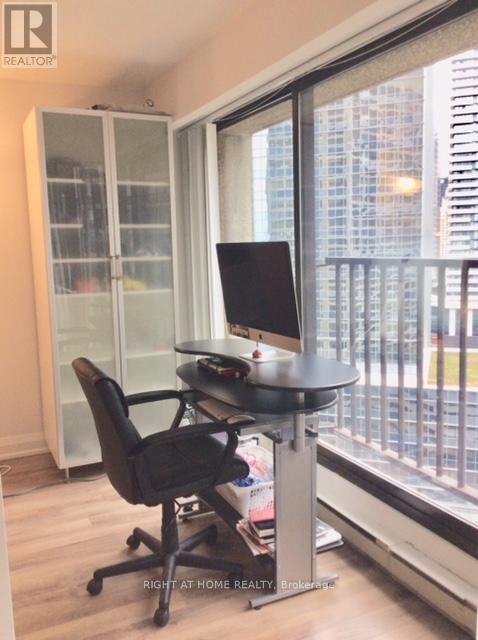 2009 - 65 Harbour Square, Toronto, Ontario  M5J 2L4 - Photo 8 - C13108204