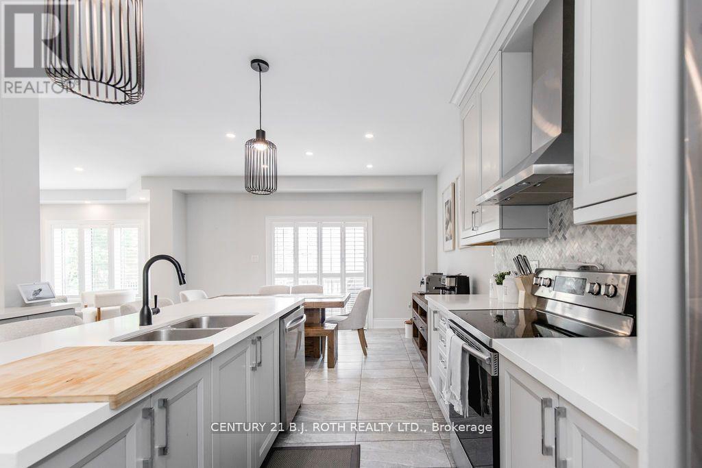 20 Westminster Circle, Barrie (Innis-Shore), Ontario  L4M 0A3 - Photo 16 - S13108232