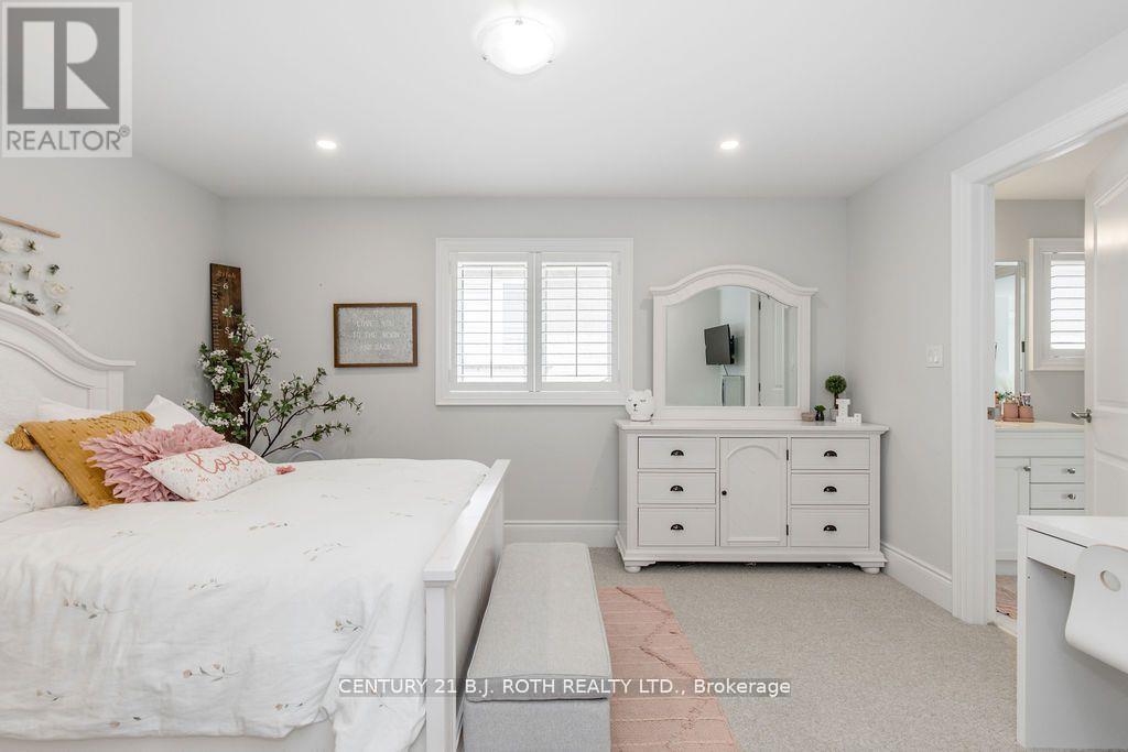 20 Westminster Circle, Barrie (Innis-Shore), Ontario  L4M 0A3 - Photo 30 - S13108232