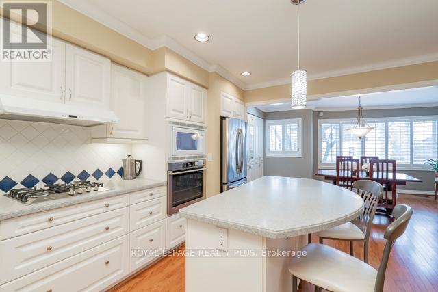 83 Kerr Street, Oakville, Ontario  L6K 3A2 - Photo 14 - W12979384