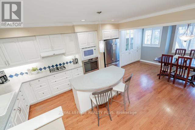83 Kerr Street, Oakville, Ontario  L6K 3A2 - Photo 16 - W12979384