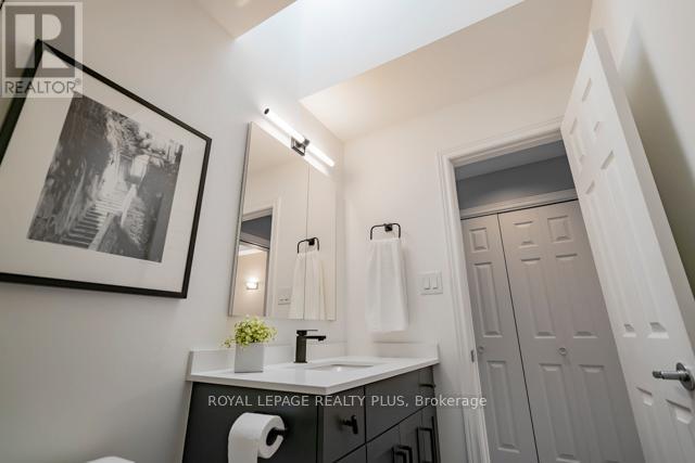 83 Kerr Street, Oakville, Ontario  L6K 3A2 - Photo 35 - W12979384