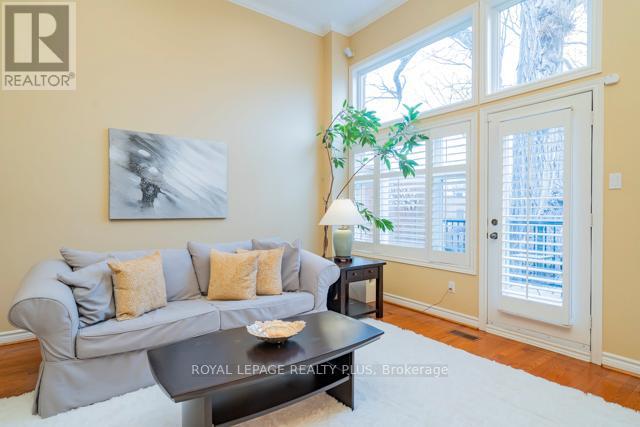 83 Kerr Street, Oakville, Ontario  L6K 3A2 - Photo 7 - W12979384