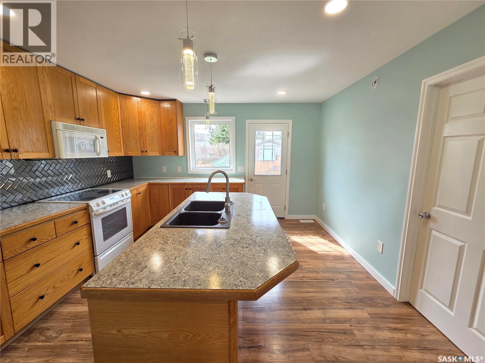 25 Rhodes Street, Redvers, Saskatchewan  S0C 2H0 - Photo 13 - SK035513
