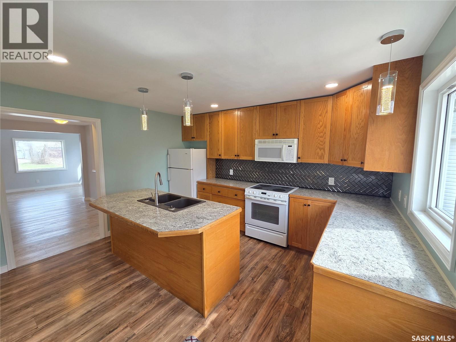 25 Rhodes Street, Redvers, Saskatchewan  S0C 2H0 - Photo 17 - SK035513
