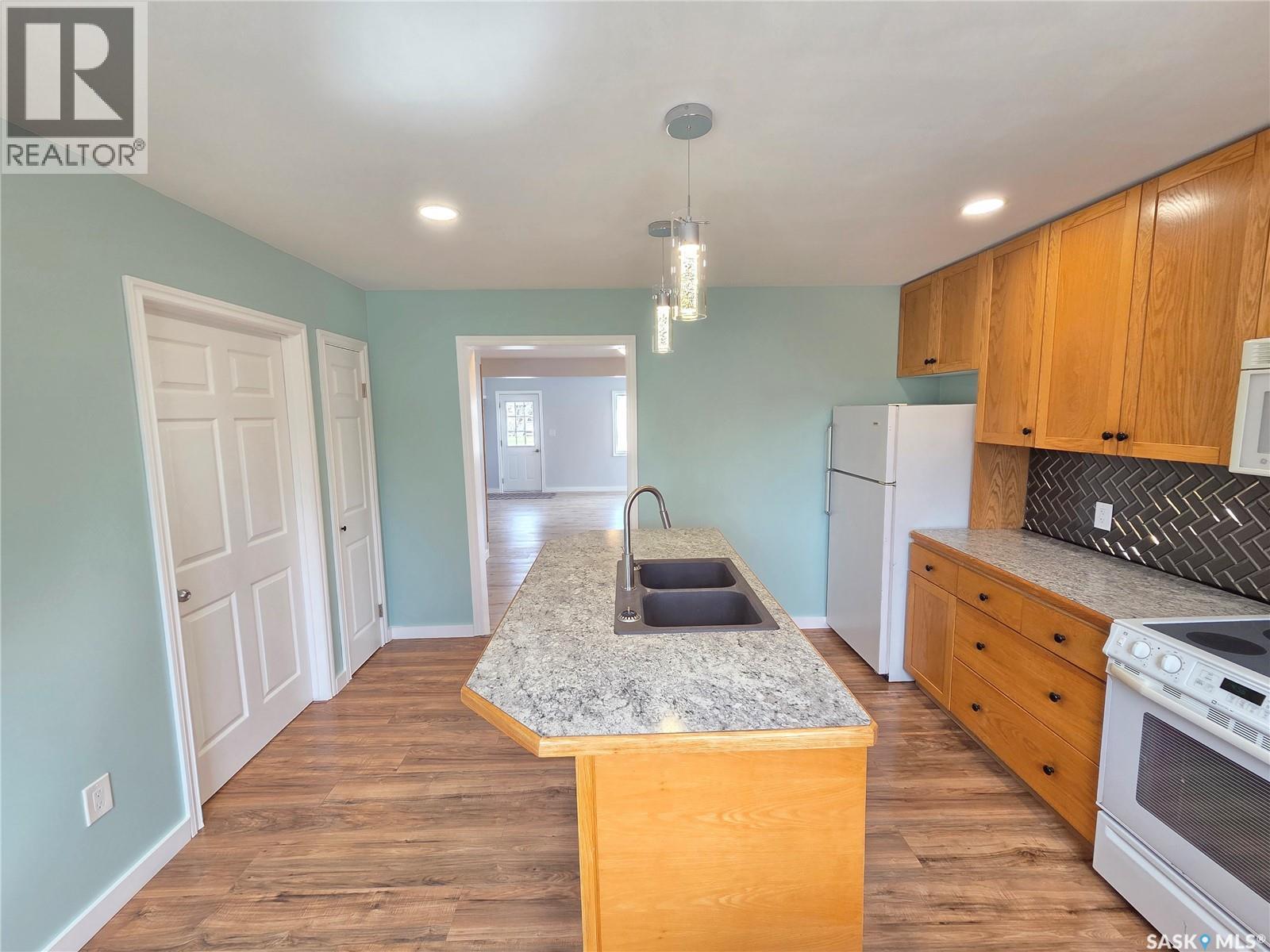 25 Rhodes Street, Redvers, Saskatchewan  S0C 2H0 - Photo 18 - SK035513