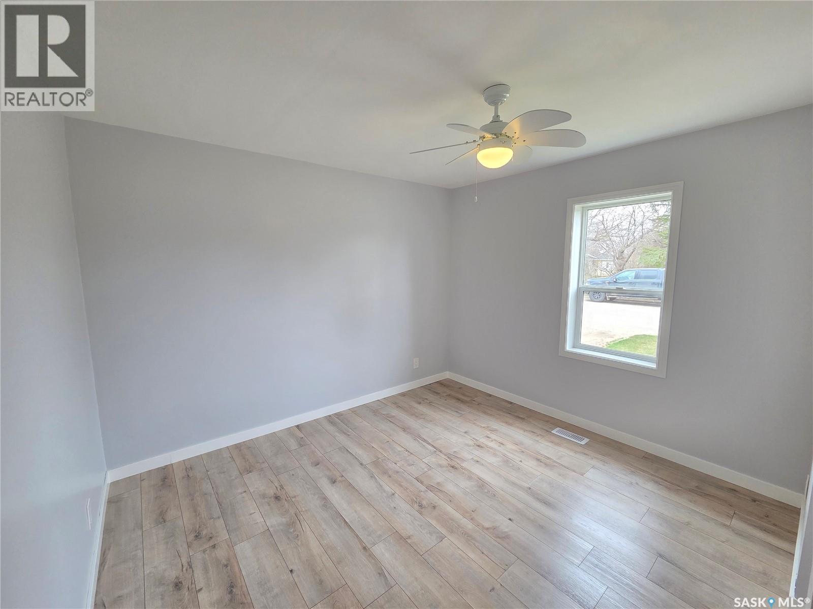 25 Rhodes Street, Redvers, Saskatchewan  S0C 2H0 - Photo 30 - SK035513
