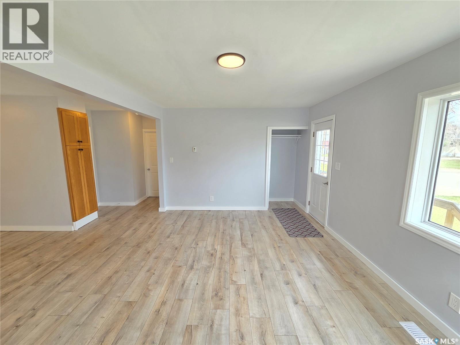 25 Rhodes Street, Redvers, Saskatchewan  S0C 2H0 - Photo 6 - SK035513