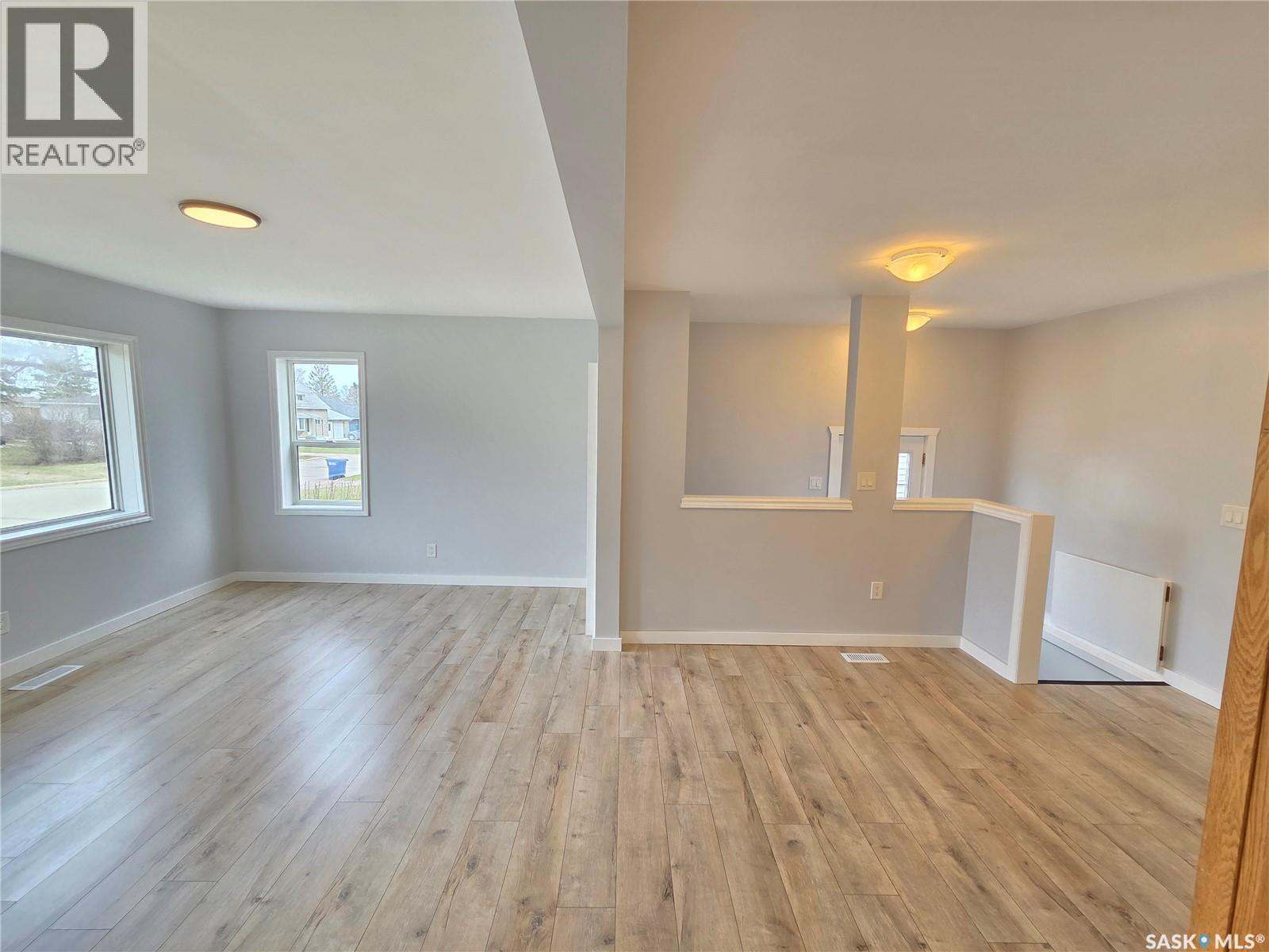 25 Rhodes Street, Redvers, Saskatchewan  S0C 2H0 - Photo 9 - SK035513