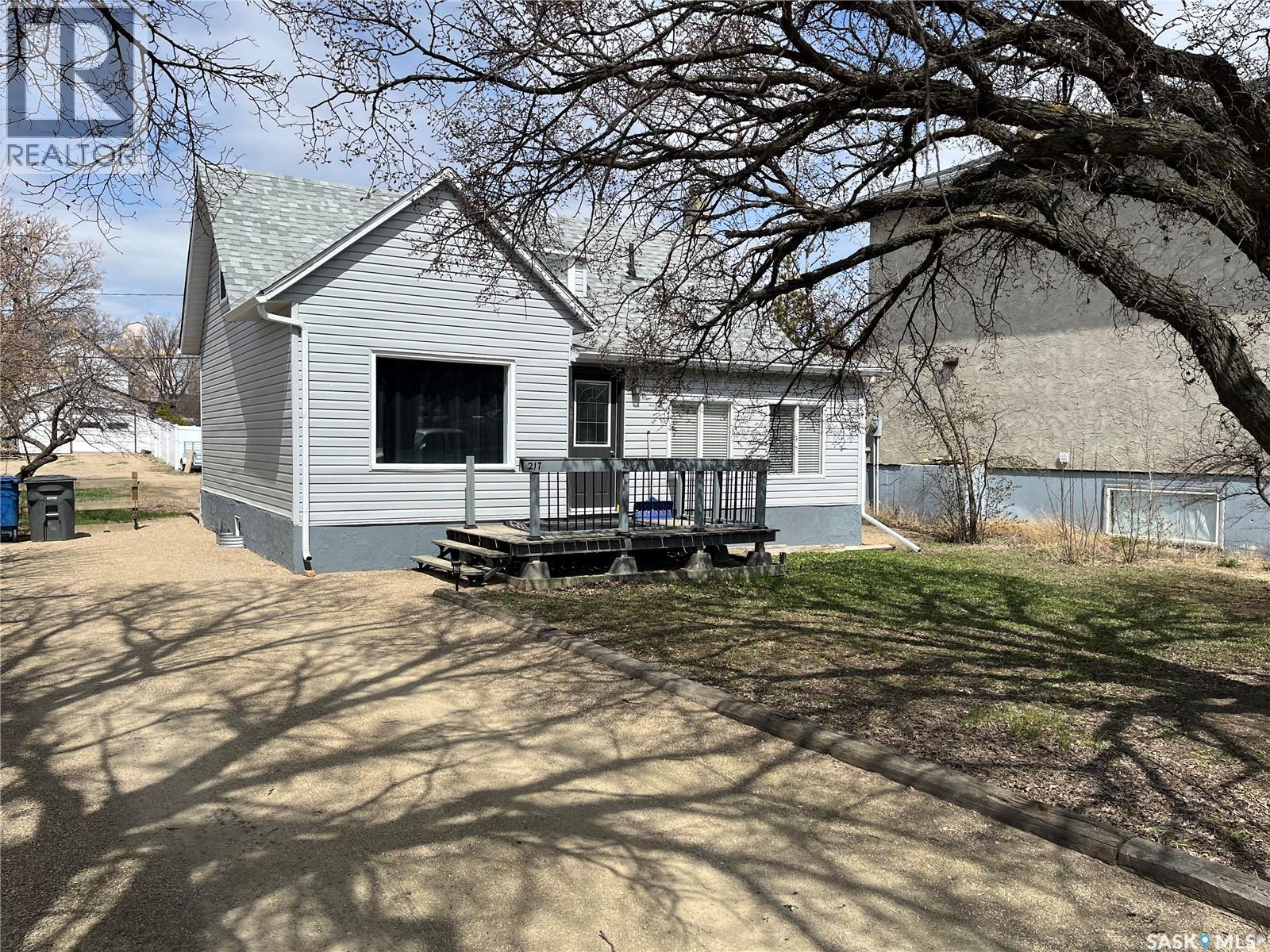 W 217 4th Avenue W, Gravelbourg, Saskatchewan  S0H 1X0 - Photo 1 - SK035515