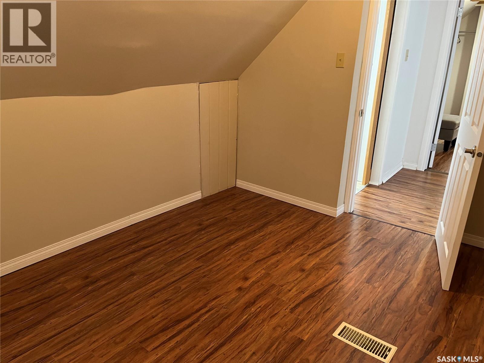 W 217 4th Avenue W, Gravelbourg, Saskatchewan  S0H 1X0 - Photo 15 - SK035515