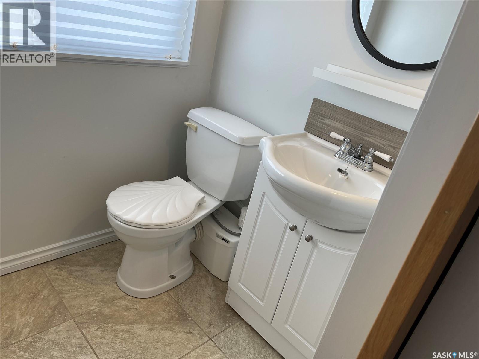 W 217 4th Avenue W, Gravelbourg, Saskatchewan  S0H 1X0 - Photo 16 - SK035515
