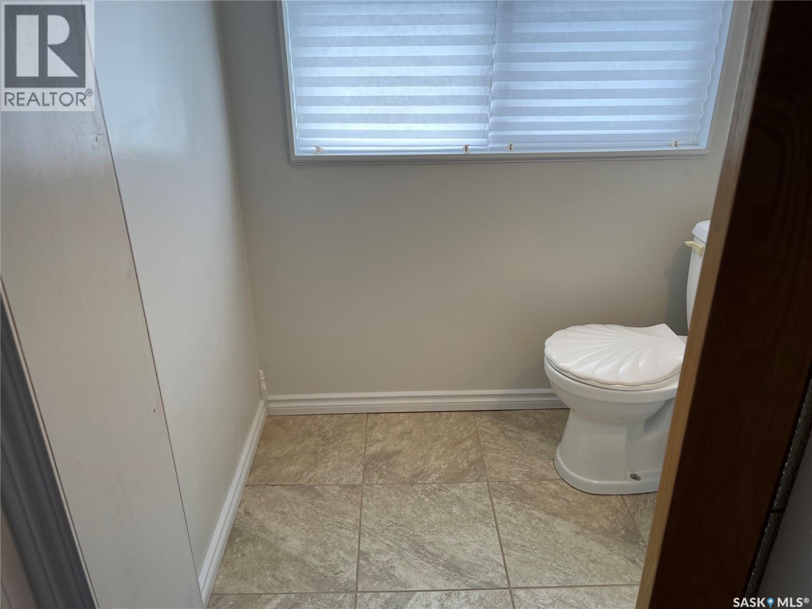 W 217 4th Avenue W, Gravelbourg, Saskatchewan  S0H 1X0 - Photo 17 - SK035515