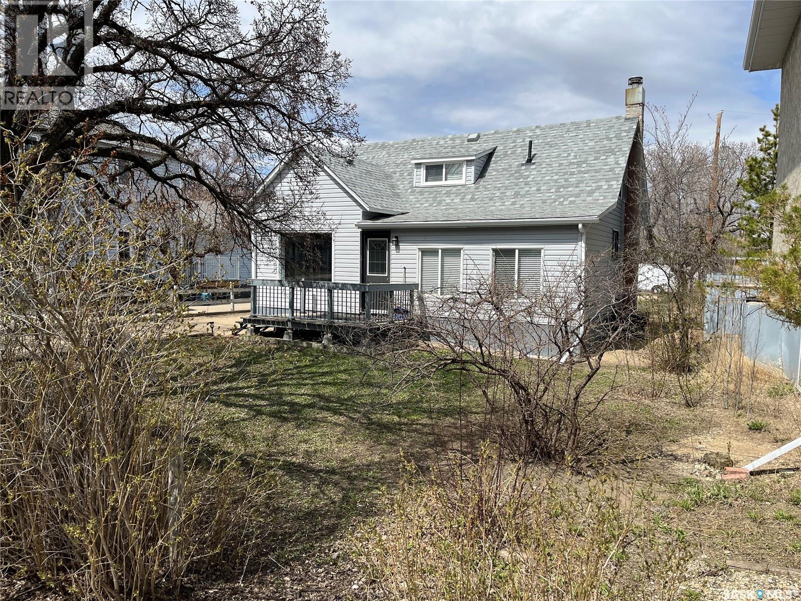 W 217 4th Avenue W, Gravelbourg, Saskatchewan  S0H 1X0 - Photo 2 - SK035515