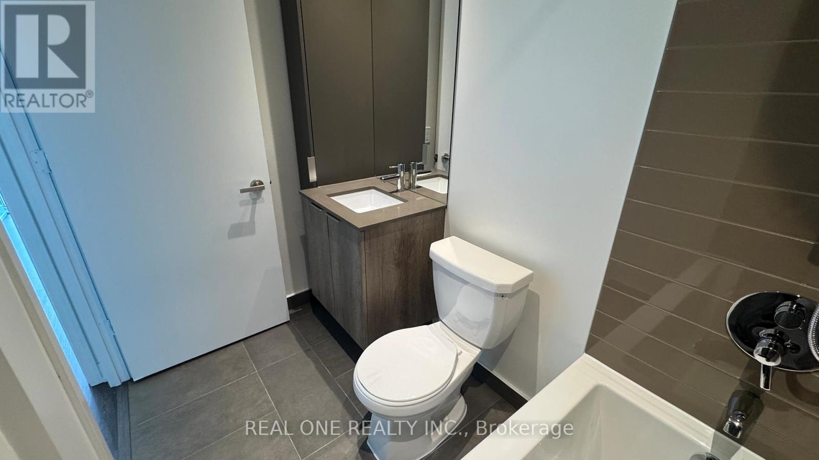 2207 - 448 Burnhamthorpe Road W, Mississauga, Ontario  L5B 0R4 - Photo 16 - W13108240