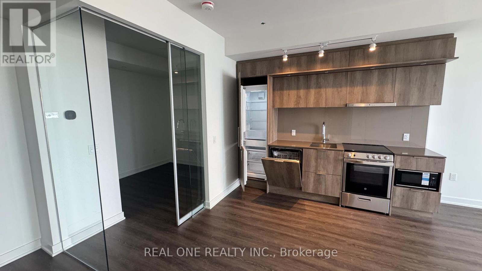 2207 - 448 Burnhamthorpe Road W, Mississauga, Ontario  L5B 0R4 - Photo 27 - W13108240
