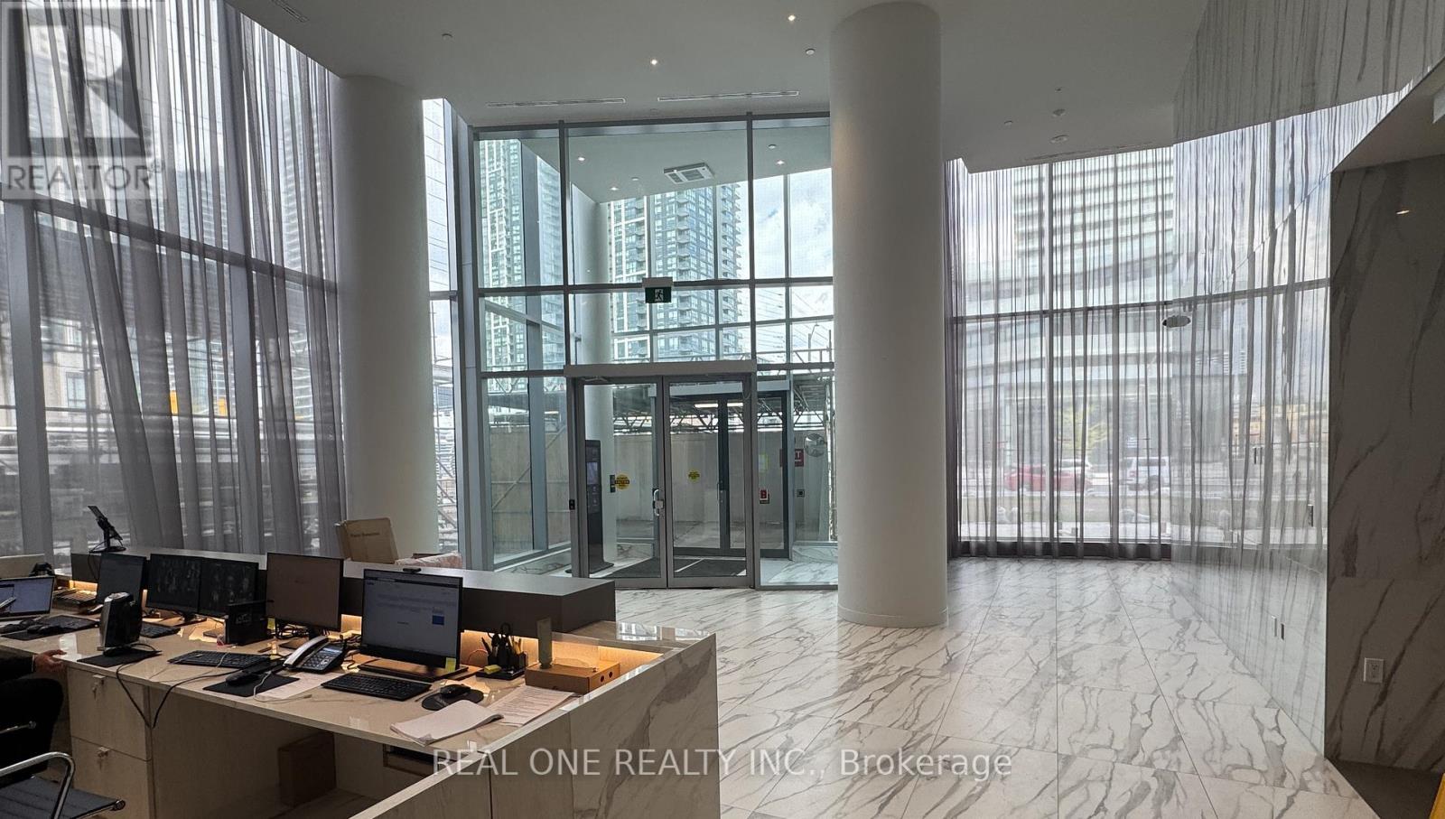 2207 - 448 Burnhamthorpe Road W, Mississauga, Ontario  L5B 0R4 - Photo 4 - W13108240