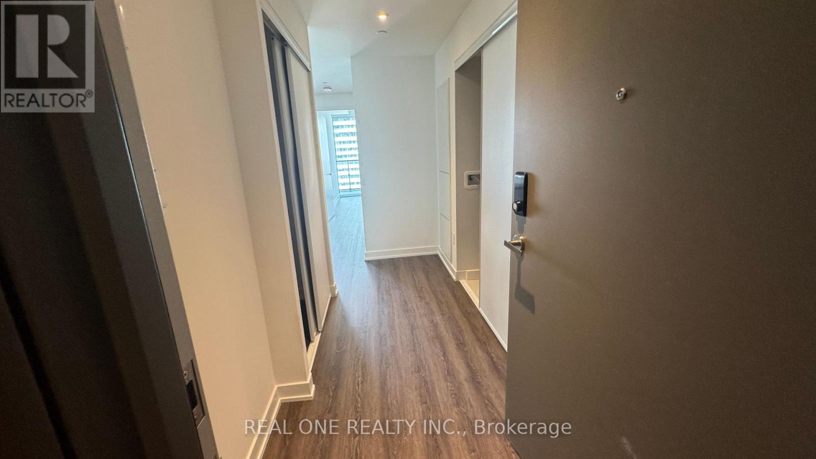 2207 - 448 Burnhamthorpe Road W, Mississauga, Ontario  L5B 0R4 - Photo 8 - W13108240