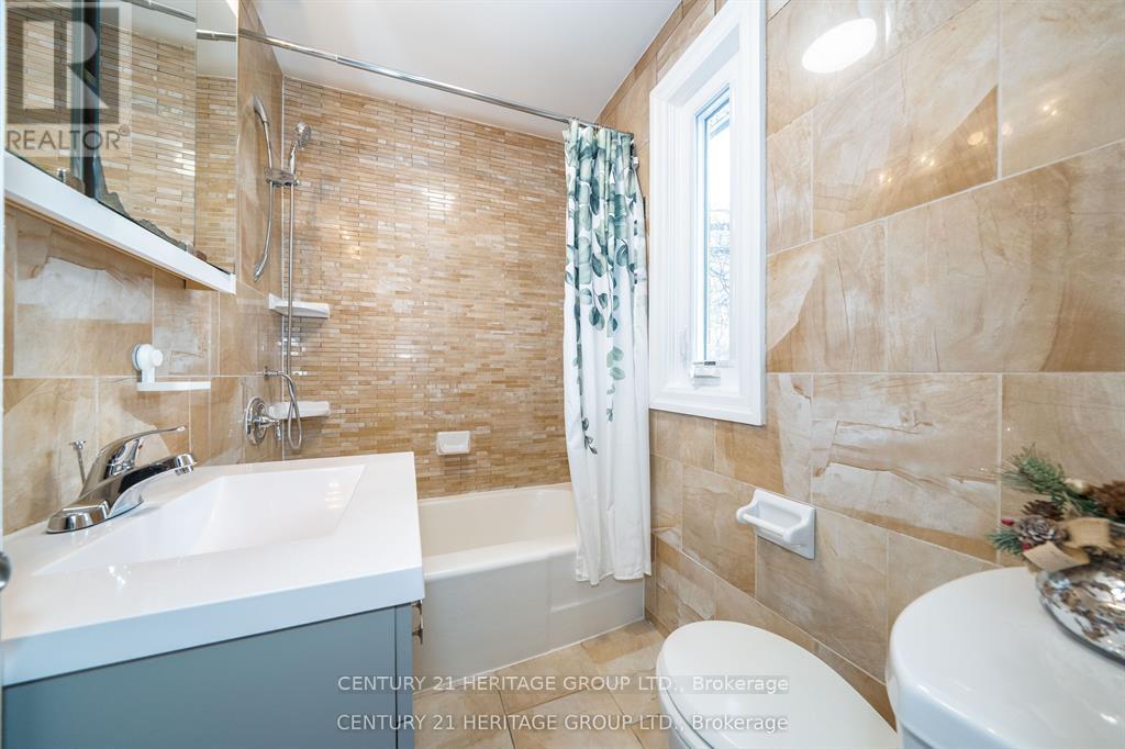 215 Keele Street, Toronto, Ontario  M6P 2K1 - Photo 14 - W13108252