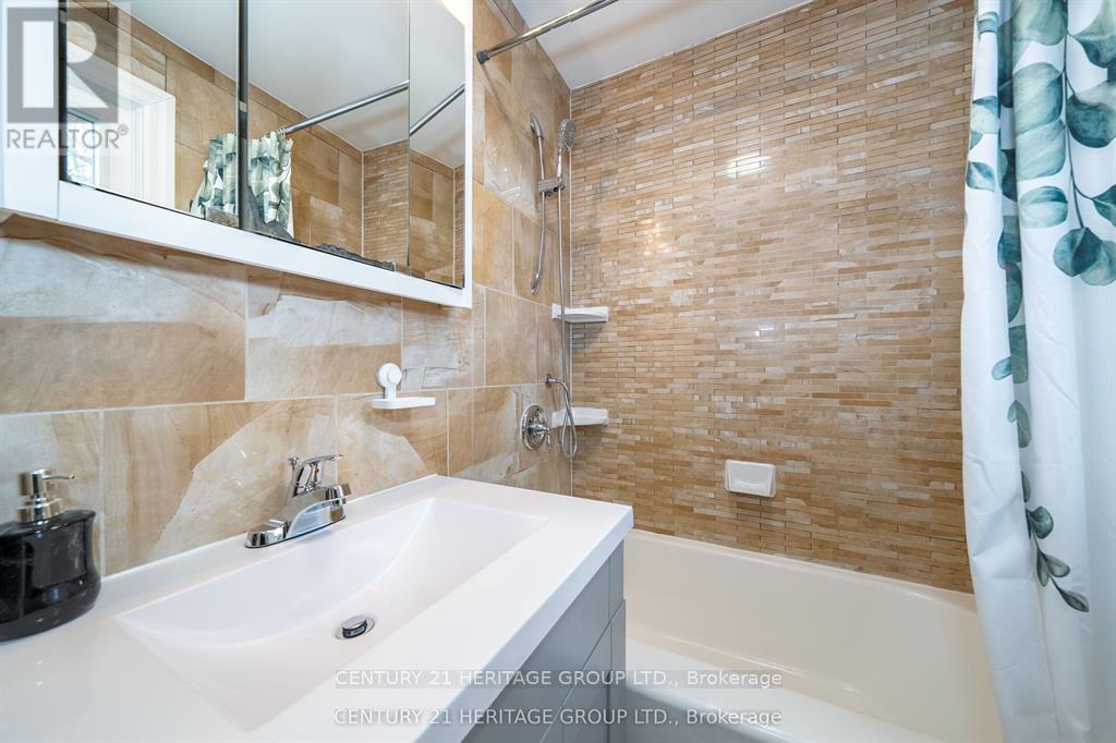 215 Keele Street, Toronto, Ontario  M6P 2K1 - Photo 15 - W13108252