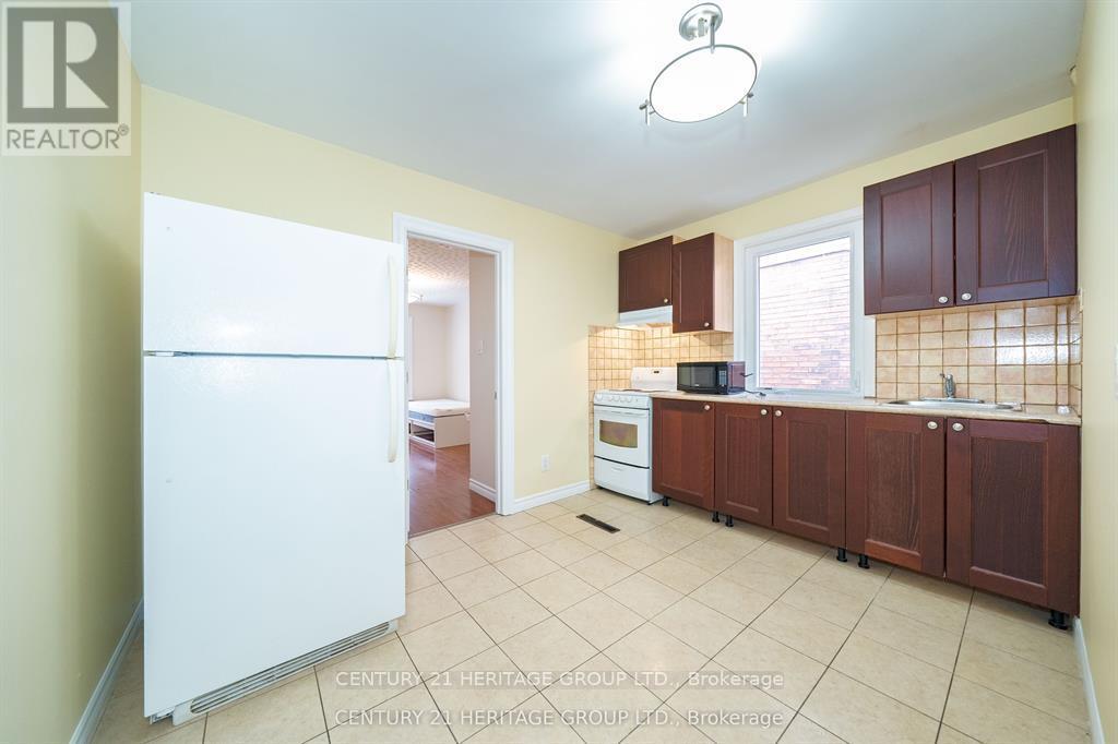 215 Keele Street, Toronto, Ontario  M6P 2K1 - Photo 16 - W13108252
