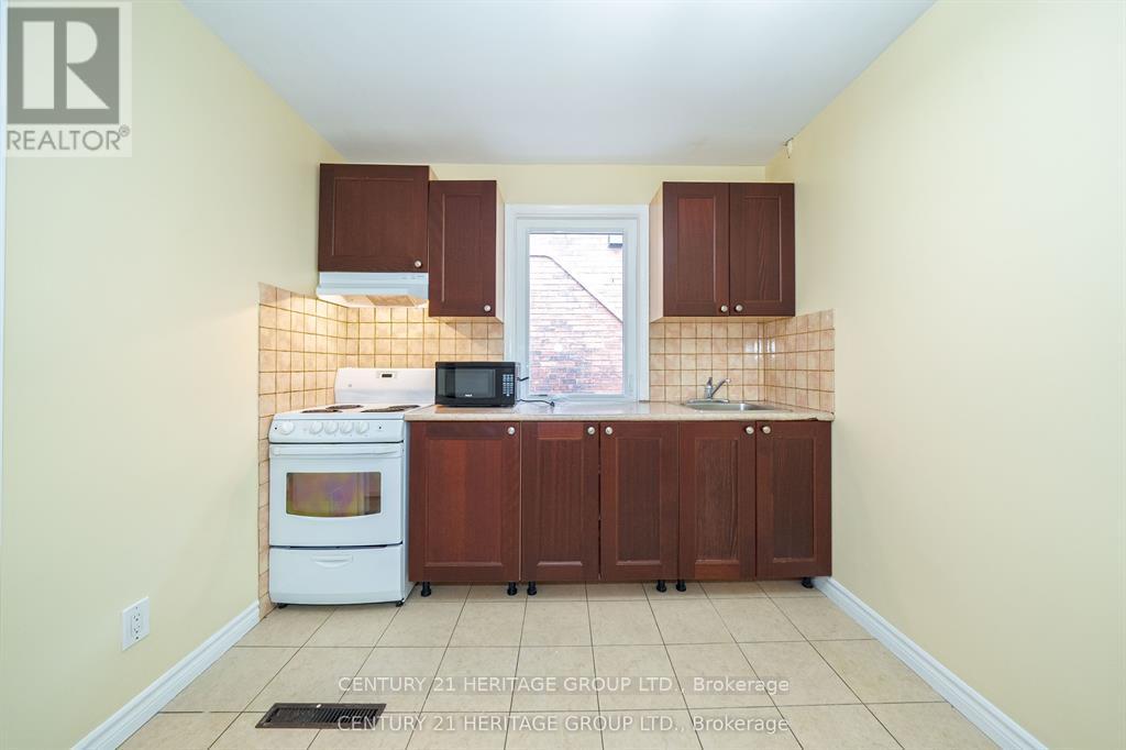 215 Keele Street, Toronto, Ontario  M6P 2K1 - Photo 17 - W13108252