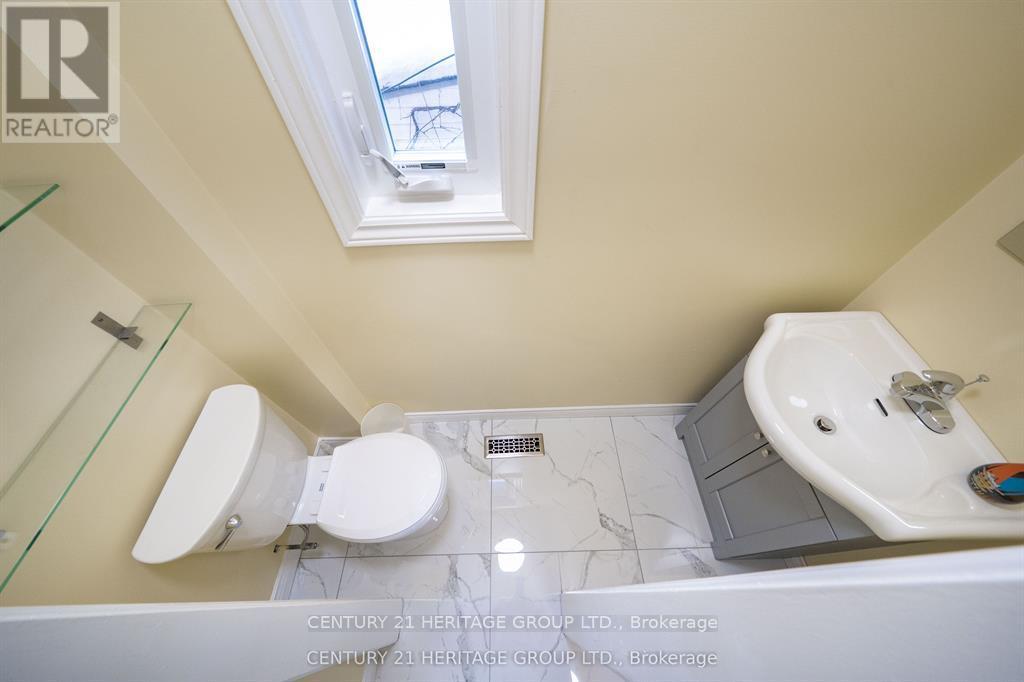 215 Keele Street, Toronto, Ontario  M6P 2K1 - Photo 6 - W13108252