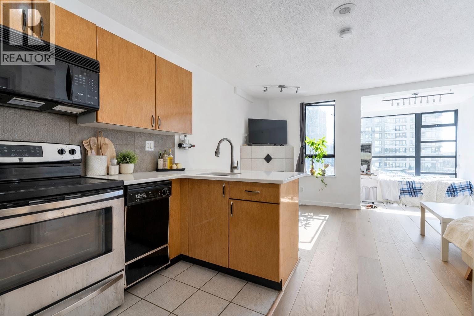 805 939 HOMER STREET, Vancouver, British Columbia
