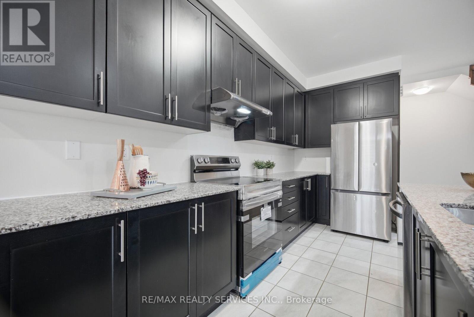 68 Donald Ficht Crescent, Brampton, Ontario  L7A 0B7 - Photo 21 - W13108264