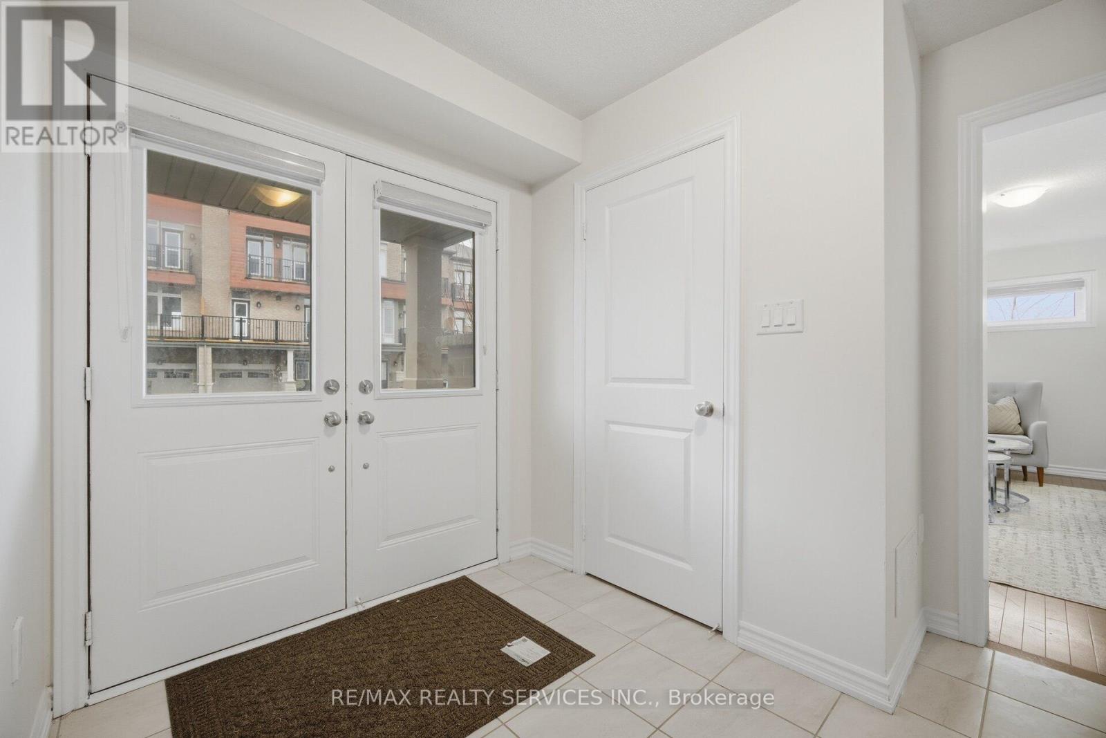 68 Donald Ficht Crescent, Brampton, Ontario  L7A 0B7 - Photo 3 - W13108264