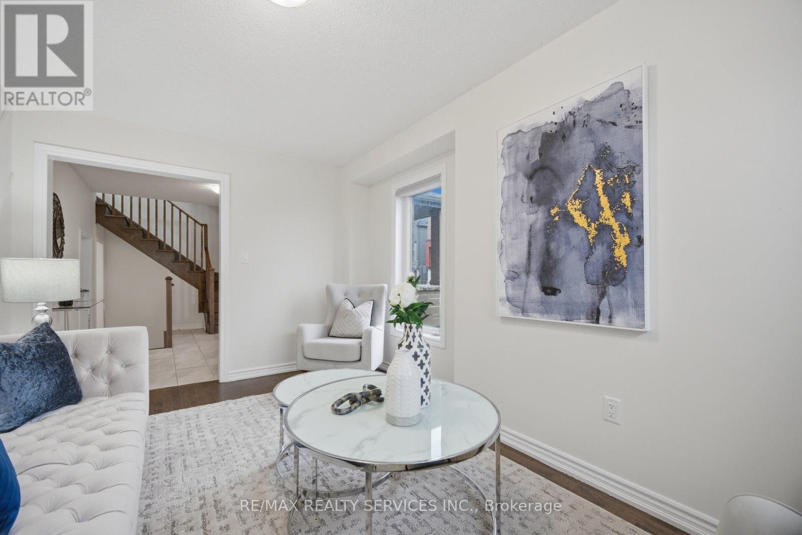 68 Donald Ficht Crescent, Brampton, Ontario  L7A 0B7 - Photo 5 - W13108264