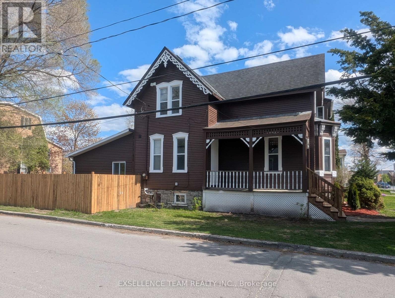 241 Sydney Street, Cornwall, Ontario  K6H 3R3 - Photo 2 - X13094350