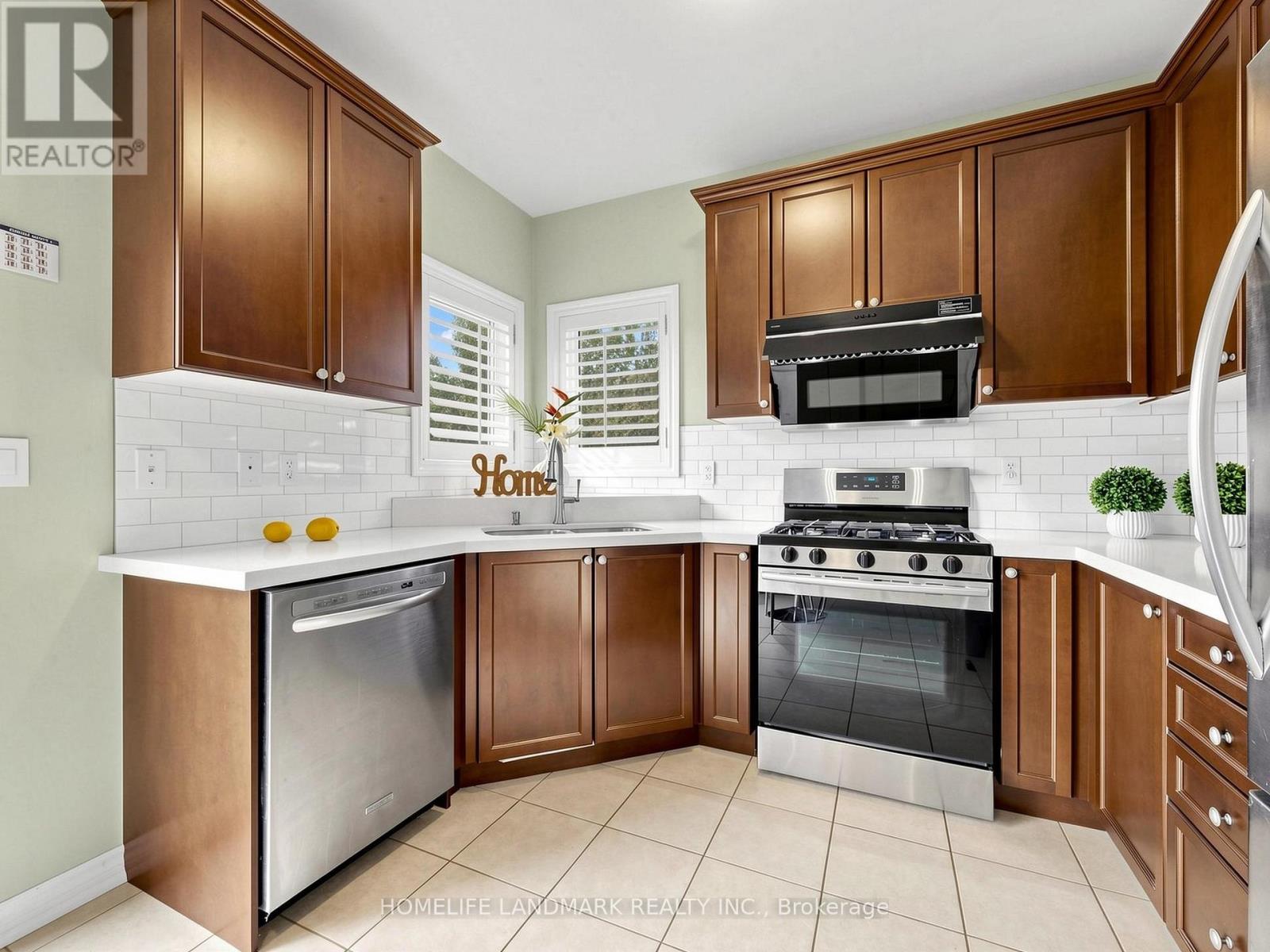 84 Lewis Honey Drive, Aurora, Ontario  L4G 0J3 - Photo 7 - N13108274