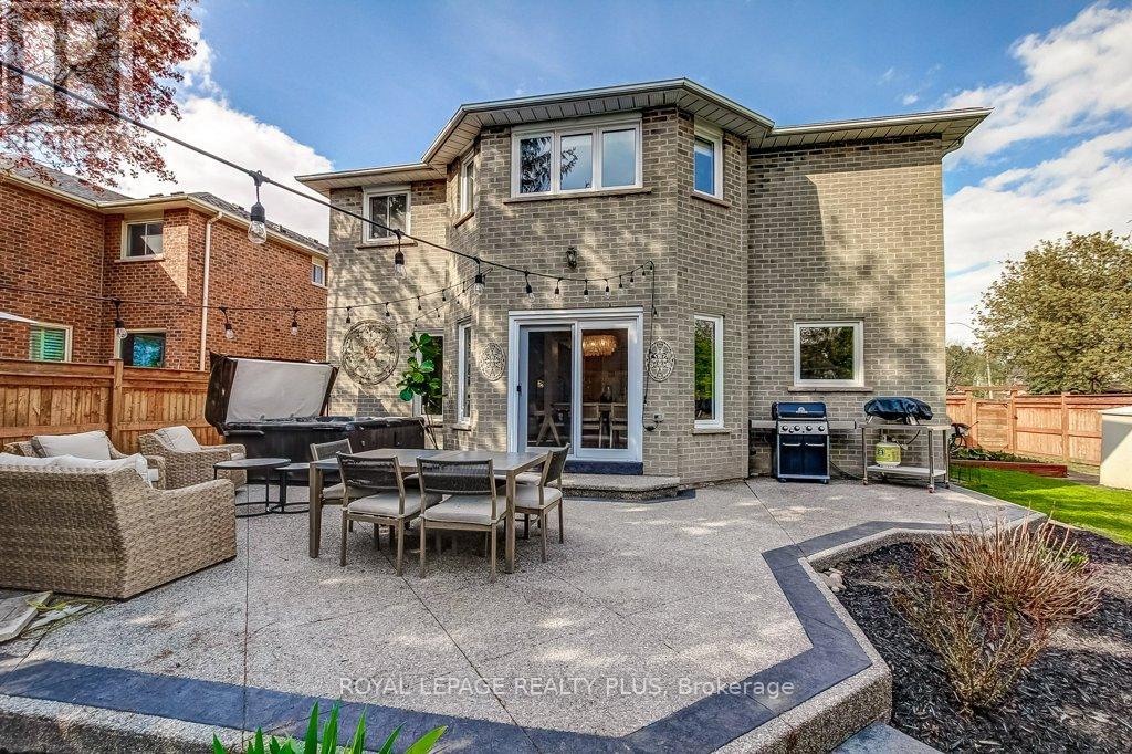 92 Morrison Creek Crescent, Oakville, Ontario  L6H 4C4 - Photo 41 - W13108294