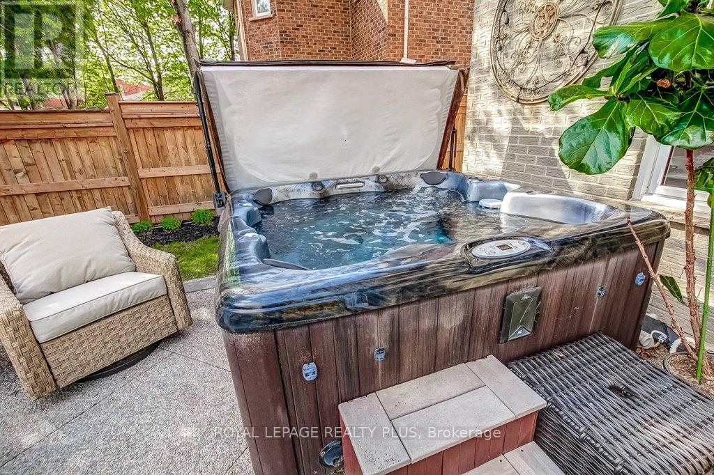 92 Morrison Creek Crescent, Oakville, Ontario  L6H 4C4 - Photo 42 - W13108294