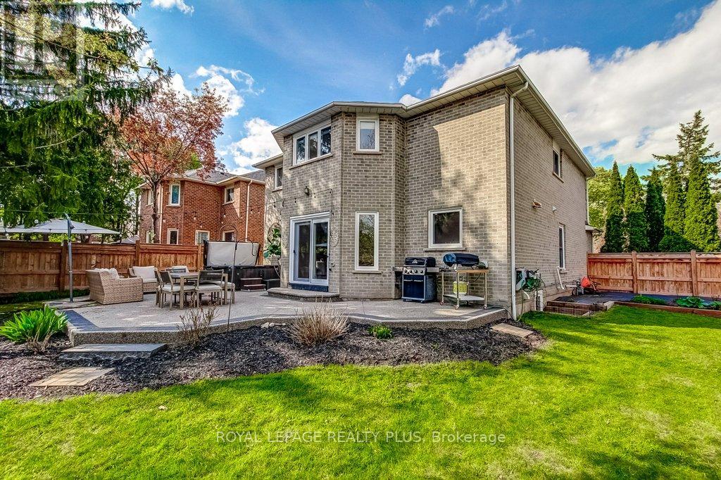 92 Morrison Creek Crescent, Oakville, Ontario  L6H 4C4 - Photo 44 - W13108294