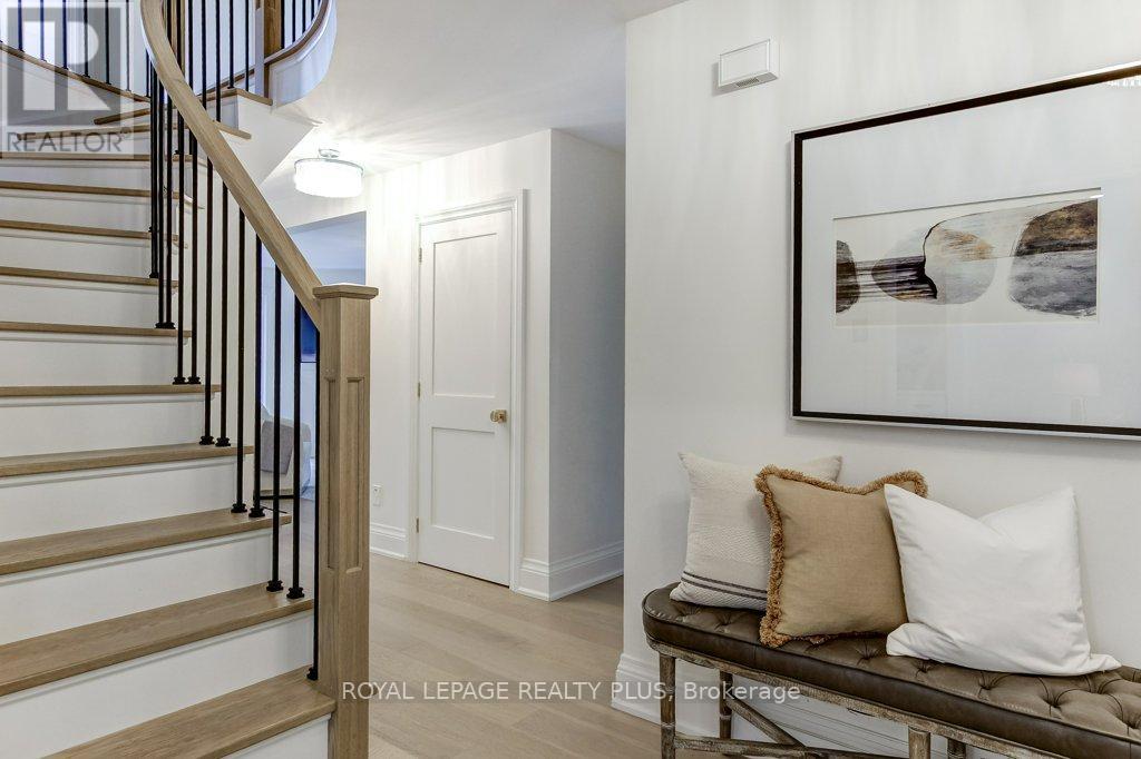 92 Morrison Creek Crescent, Oakville, Ontario  L6H 4C4 - Photo 7 - W13108294