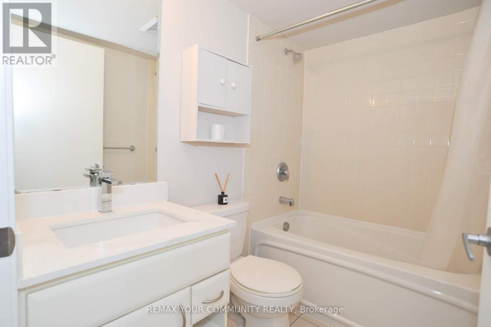 2908 - 36 Lee Centre Drive, Toronto, Ontario  M1H 3K2 - Photo 5 - E13055744