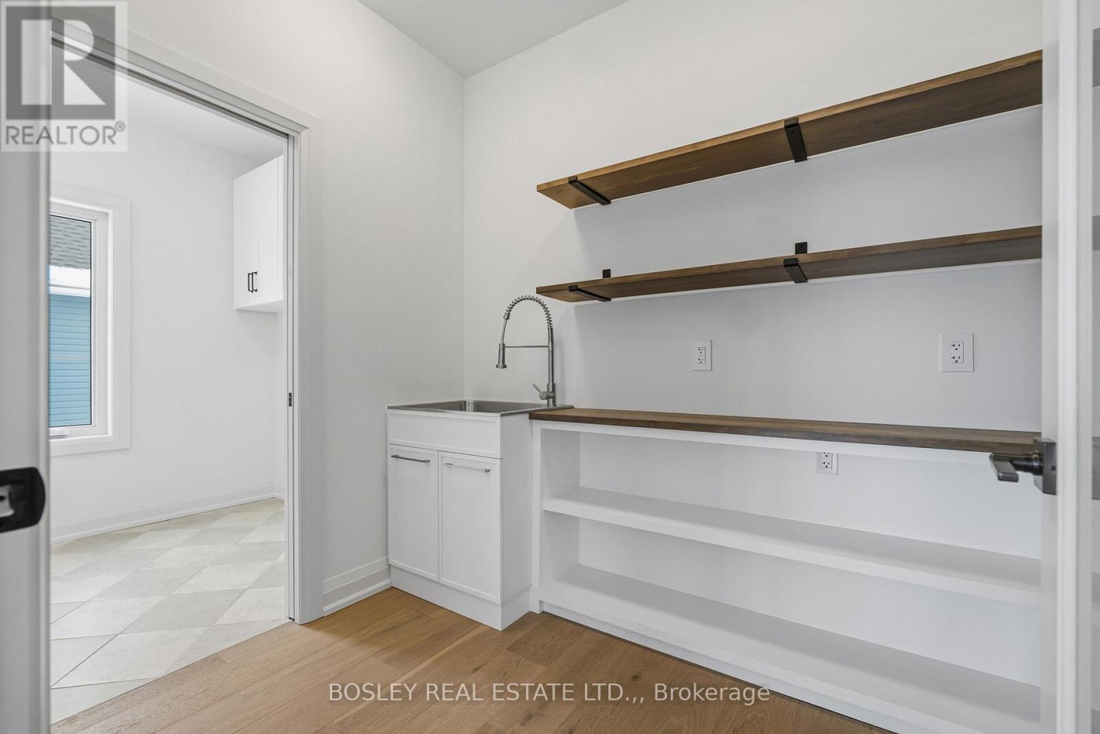 60 Pleasant Avenue N, Fort Erie, Ontario  L0S 1N0 - Photo 12 - X12964452