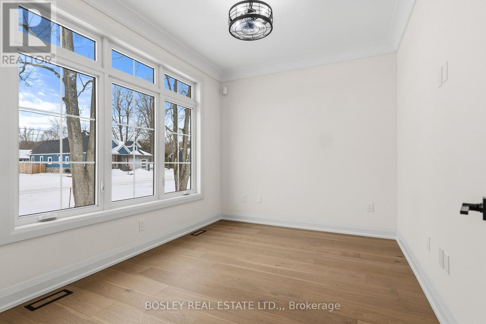 60 Pleasant Avenue N, Fort Erie, Ontario  L0S 1N0 - Photo 27 - X12964452