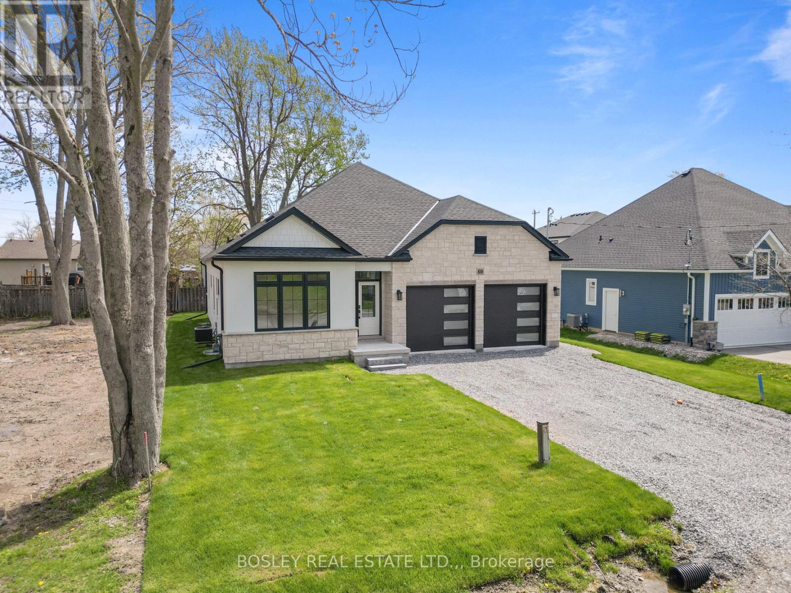 60 Pleasant Avenue N, Fort Erie, Ontario  L0S 1N0 - Photo 43 - X12964452
