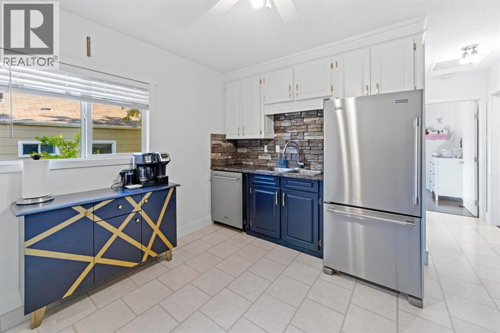 5226 50 Street, Camrose, Alberta  T4V 1R5 - Photo 4 - A2308532
