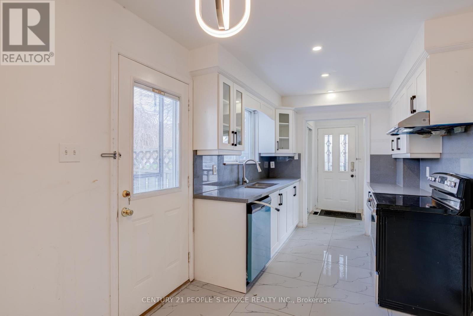 38 Tindale Road, Brampton, Ontario  L6V 2G9 - Photo 6 - W13099996